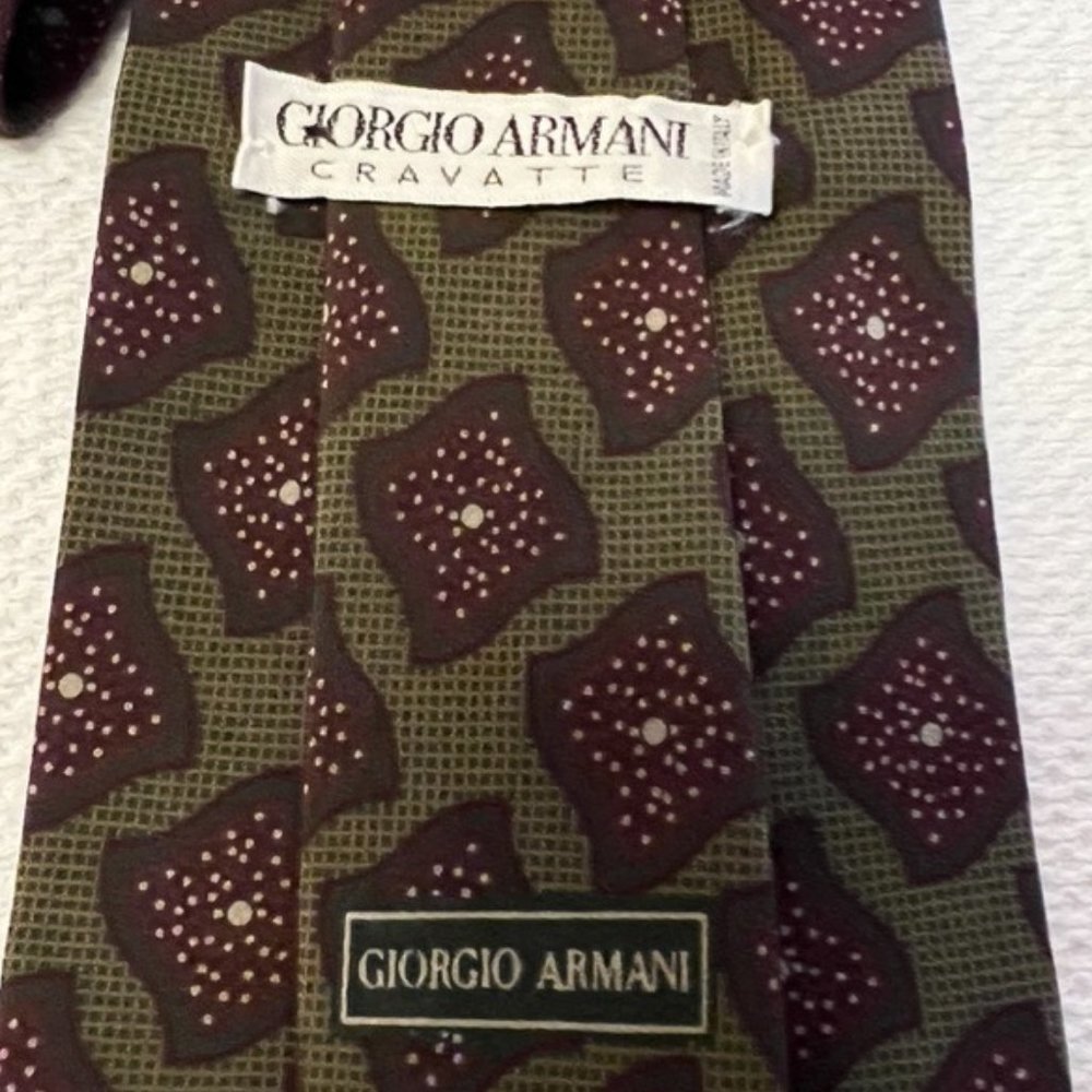 Giorgio Armani Tie Beautiful Pattern Looks Sharp with Stripes or Solids